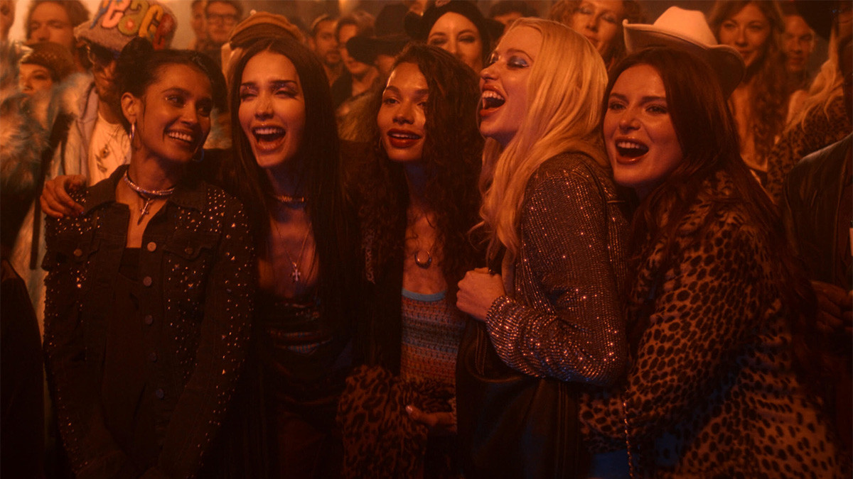 Nova indie triler “Find Your Friends” stiže na Shudder: Intervju sa Bella Thorne, Chloe Cherry i Izabel Pakzad