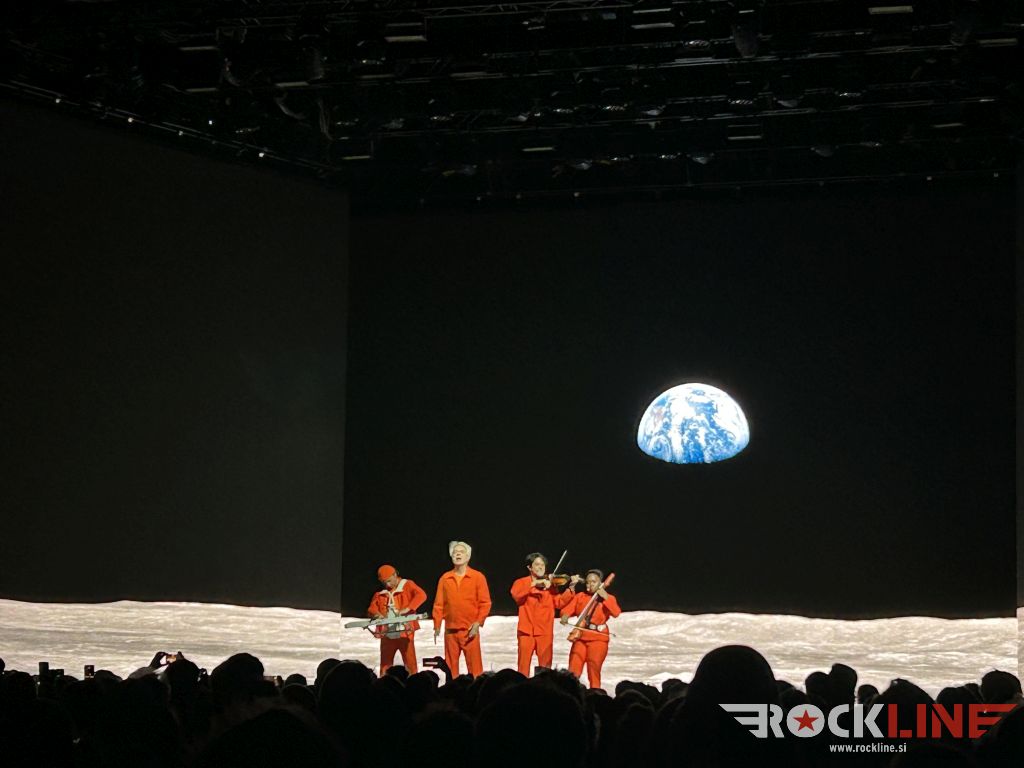 David Byrne na Turneji “Who Is The Sky?” u Pragu 2026