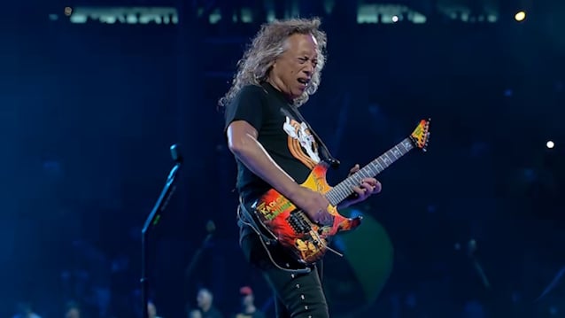 Kirk Hammett Pada Sa Bine U toku Koncerta U Dublinu, Smehom Odgonetne Nesreću